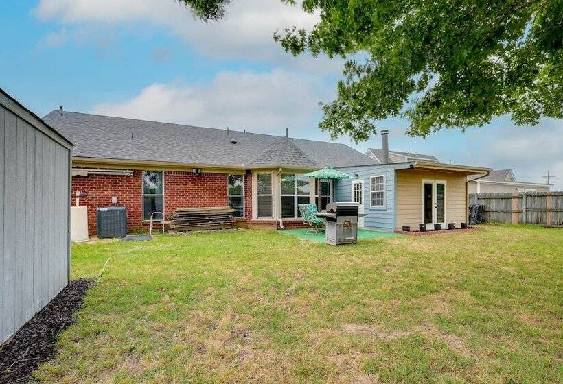 Horn Lake Home W/ Yard: 8 Mi To Graceland!