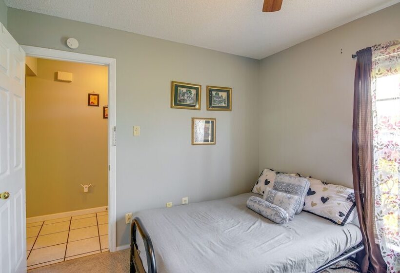 Horn Lake Home W/ Yard: 8 Mi To Graceland!