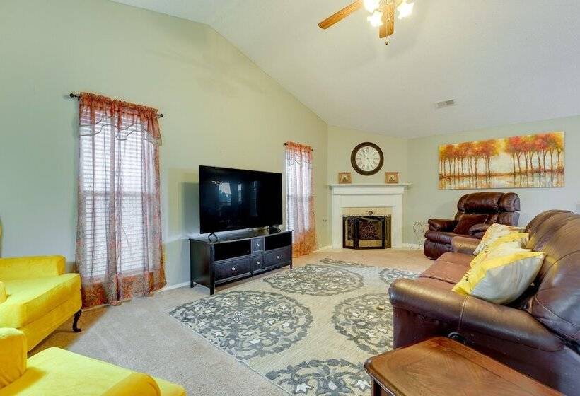 Horn Lake Home W/ Yard: 8 Mi To Graceland!