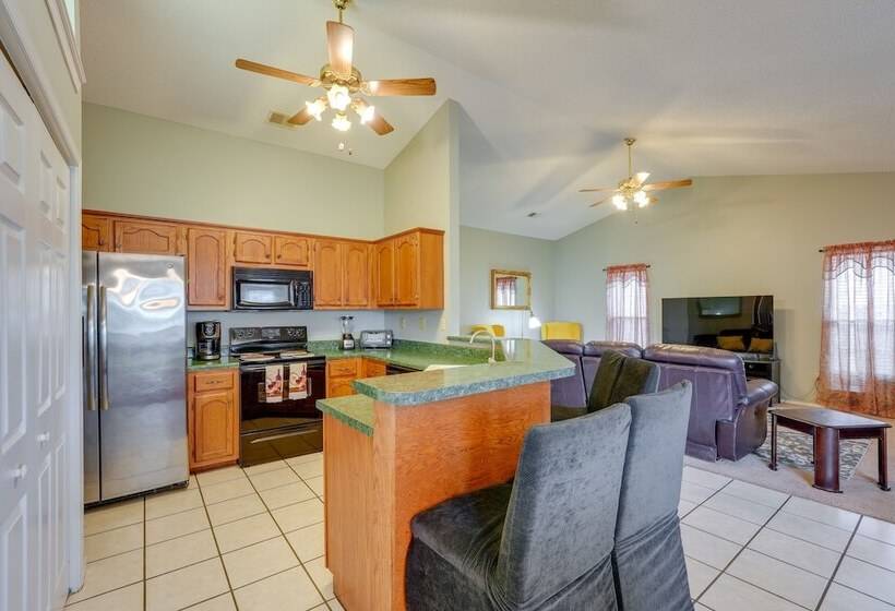 Horn Lake Home W/ Yard: 8 Mi To Graceland!