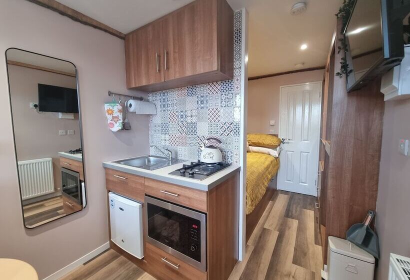 Отель Forestview Cabin No 1 Cosy Cabin Stay