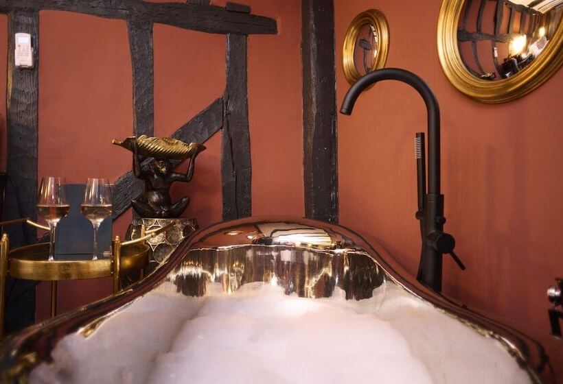 Отель Funky Monk Restaurant And Rooms