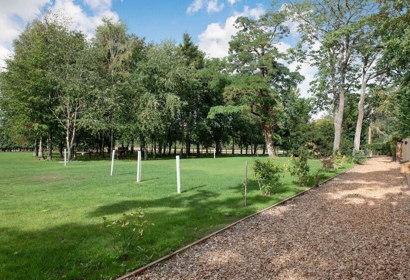 هتل Luxury City To Country Retreat Lodge With Hot Tub