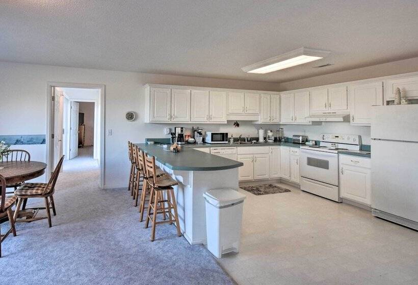 House In Hiawassee ~ 1 Mi From Lake Chatuge!