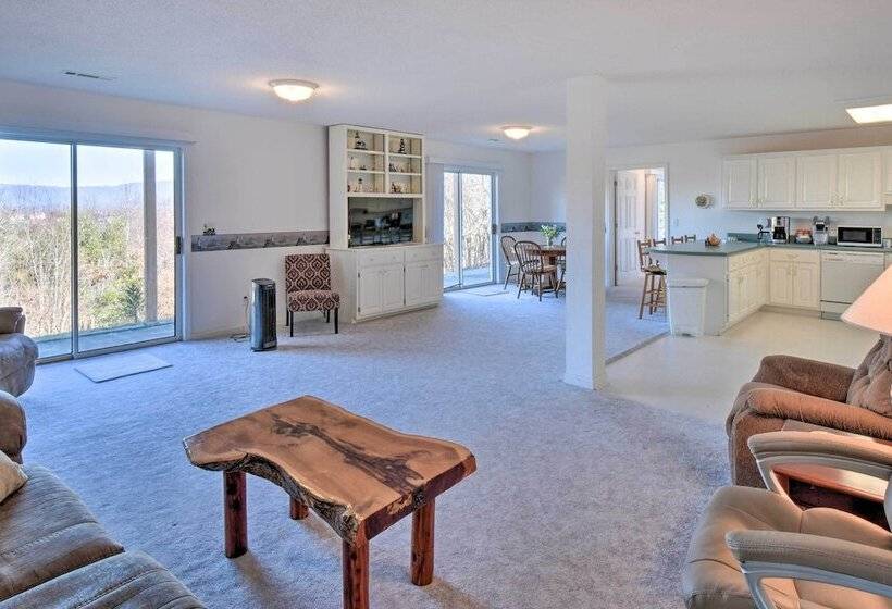 House In Hiawassee ~ 1 Mi From Lake Chatuge!