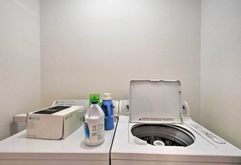 House In Hiawassee ~ 1 Mi From Lake Chatuge!