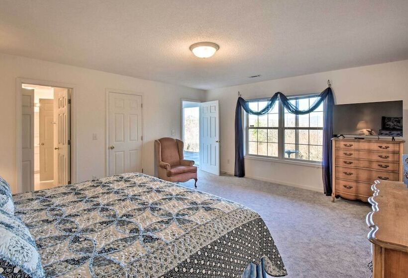 House In Hiawassee ~ 1 Mi From Lake Chatuge!