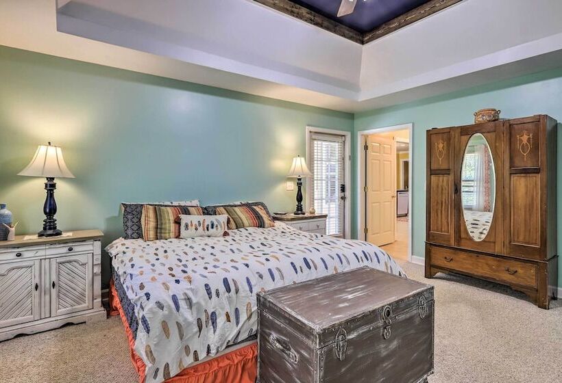 Idyllic Hawkinsville Retreat: Large Fire Pit!