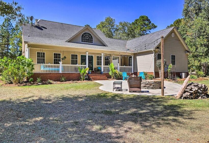Idyllic Hawkinsville Retreat: Large Fire Pit!