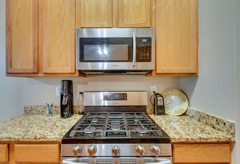 Inviting Austell Home: 14 Mi To Downtown Atlanta!