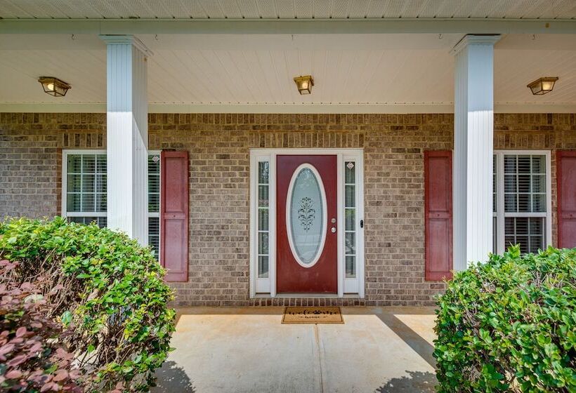 Inviting Austell Home: 14 Mi To Downtown Atlanta!