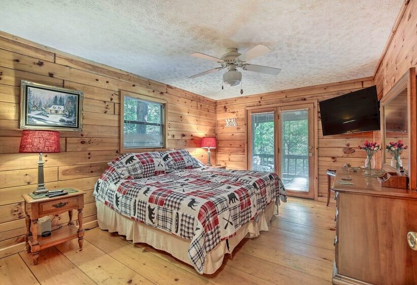 Blairsville Cabin W/ Private Hot Tub!