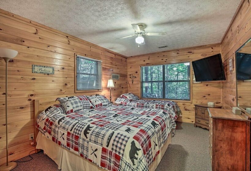 Blairsville Cabin W/ Private Hot Tub!