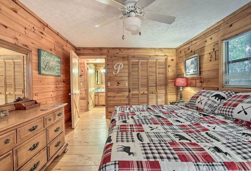 Blairsville Cabin W/ Private Hot Tub!