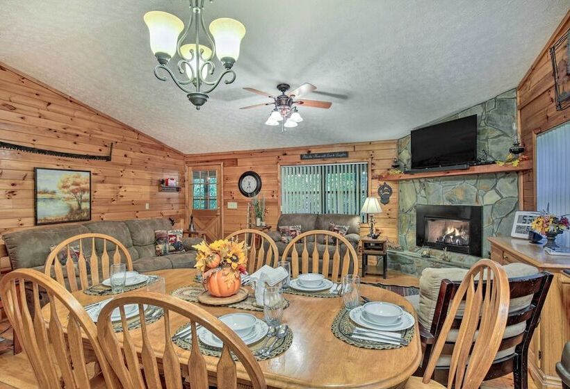 Blairsville Cabin W/ Private Hot Tub!