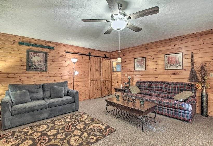 Blairsville Cabin W/ Private Hot Tub!