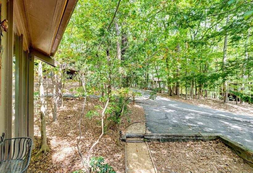 Jasper Hideaway W/ Spacious Deck + Community Pool