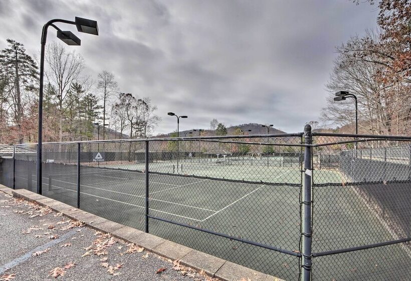 Jasper Hideaway W/ Spacious Deck + Community Pool