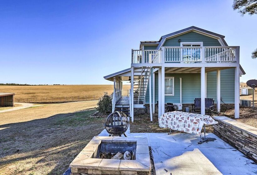 Junction City Home: Large Yard & Deck!