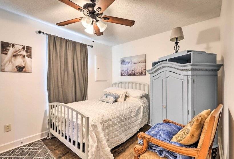 Junction City Home: Large Yard & Deck!