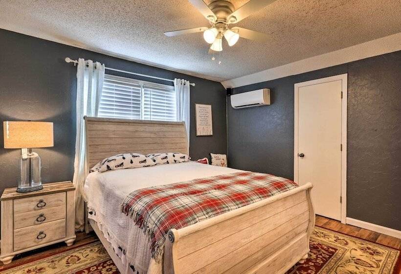 Junction City Home: Large Yard & Deck!