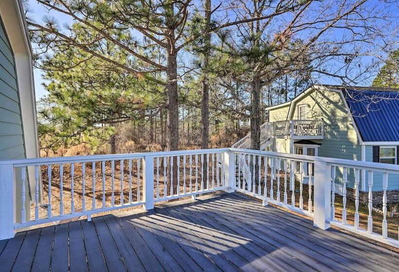 Junction City Home: Large Yard & Deck!