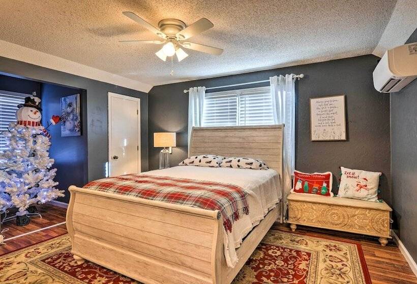 Junction City Home: Large Yard & Deck!