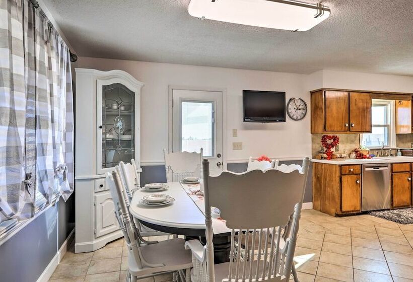 Junction City Home: Large Yard & Deck!