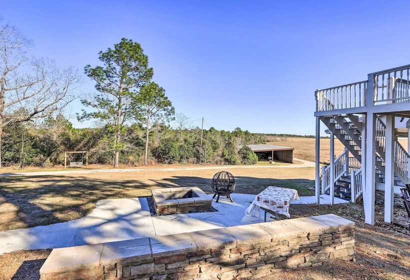 Junction City Home: Large Yard & Deck!