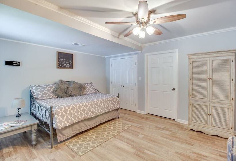 Kingston Home W/ Shared Pool   23 Mi To Lakepoint!