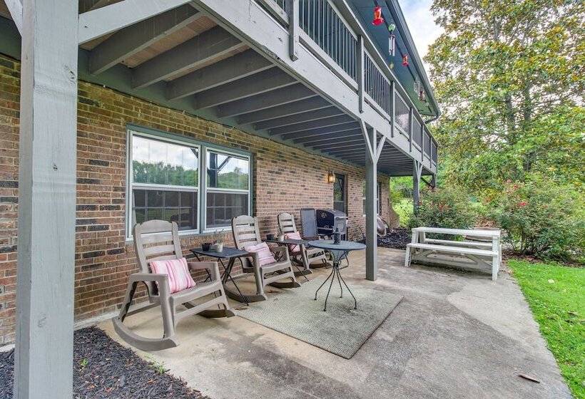 Kingston Home W/ Shared Pool   23 Mi To Lakepoint!