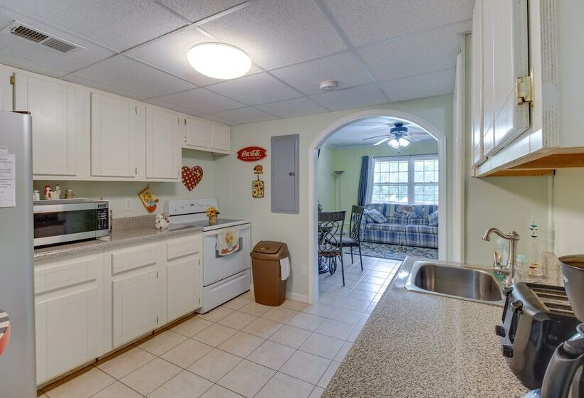 Kingston Home W/ Shared Pool   23 Mi To Lakepoint!