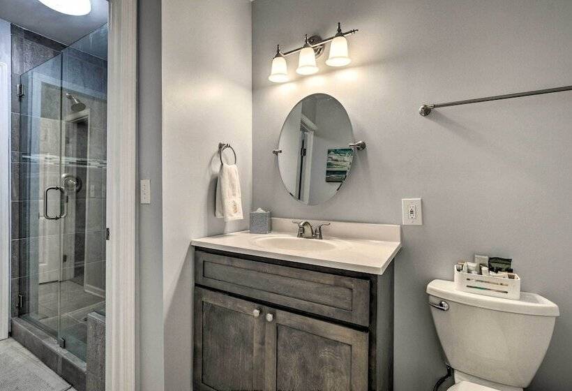 Lake Hartwell Home W/ Private Dock & Hot Tub!