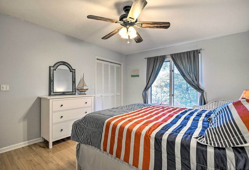 Lake Hartwell Home W/ Private Dock & Hot Tub!