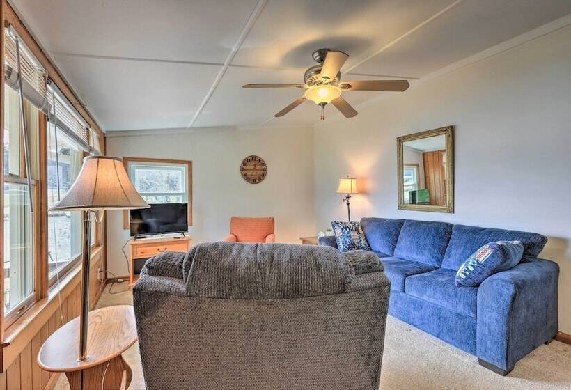 Lake Sinclair Cottage With Deck & Boat Dock!