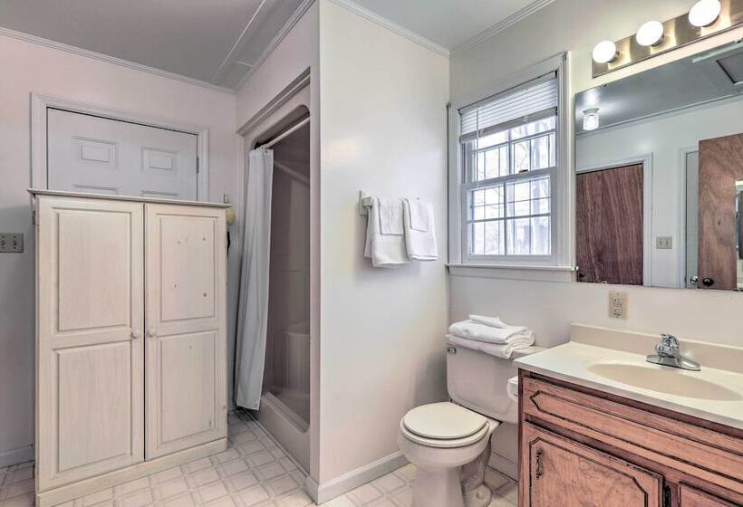 Lake Sinclair Cottage With Deck & Boat Dock!