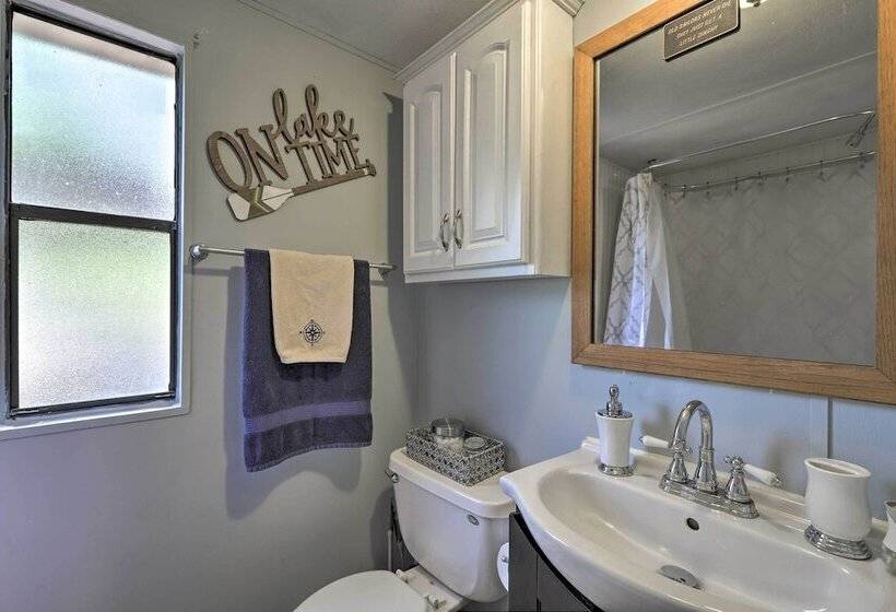 Lake Sinclair House W/ Lake Access & Kayaks!