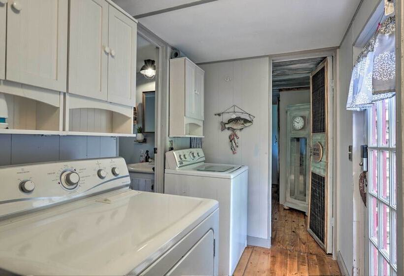 Lake Sinclair House W/ Lake Access & Kayaks!