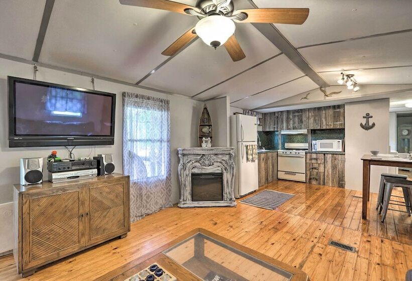 Lake Sinclair House W/ Lake Access & Kayaks!