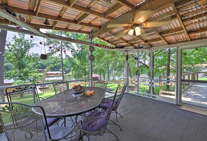 Lake Sinclair House W/ Lake Access & Kayaks!