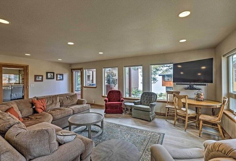 Lake Tahoe Shoreside Retreat: Stunning Lake Views!