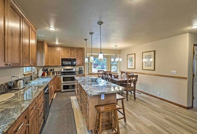 Lake Tahoe Shoreside Retreat: Stunning Lake Views!