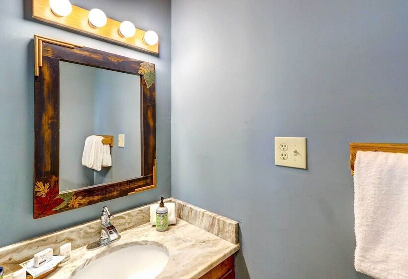 Lakefront Blue Ridge Cabin W/ Hot Tub!