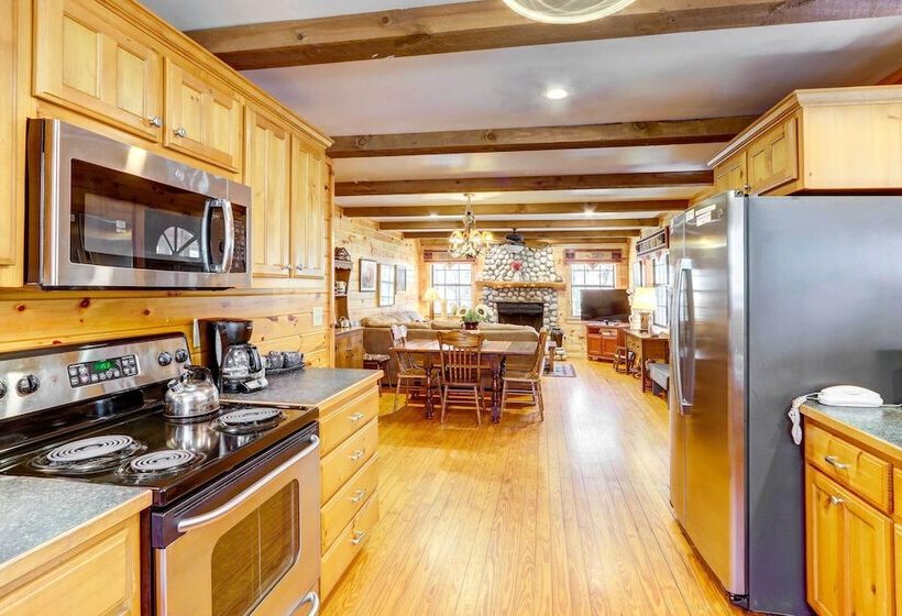 Lakefront Blue Ridge Cabin W/ Hot Tub!