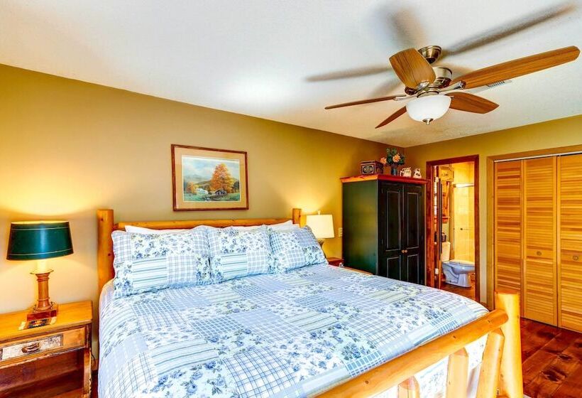 Lakefront Blue Ridge Cabin W/ Hot Tub!