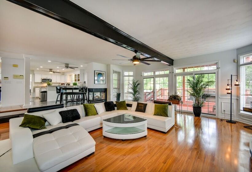 Lakefront Chesapeake Retreat W/ Hot Tub!