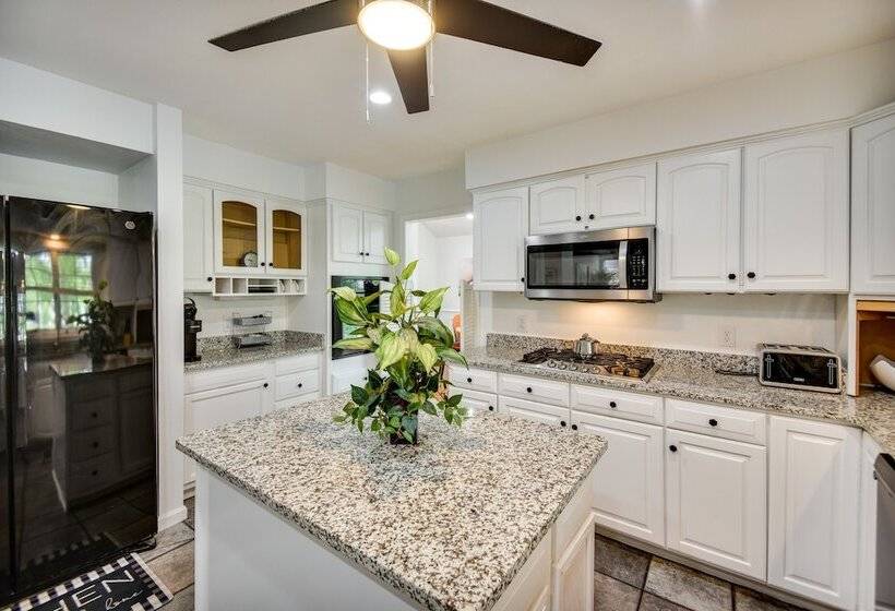 Lakefront Chesapeake Retreat W/ Hot Tub!