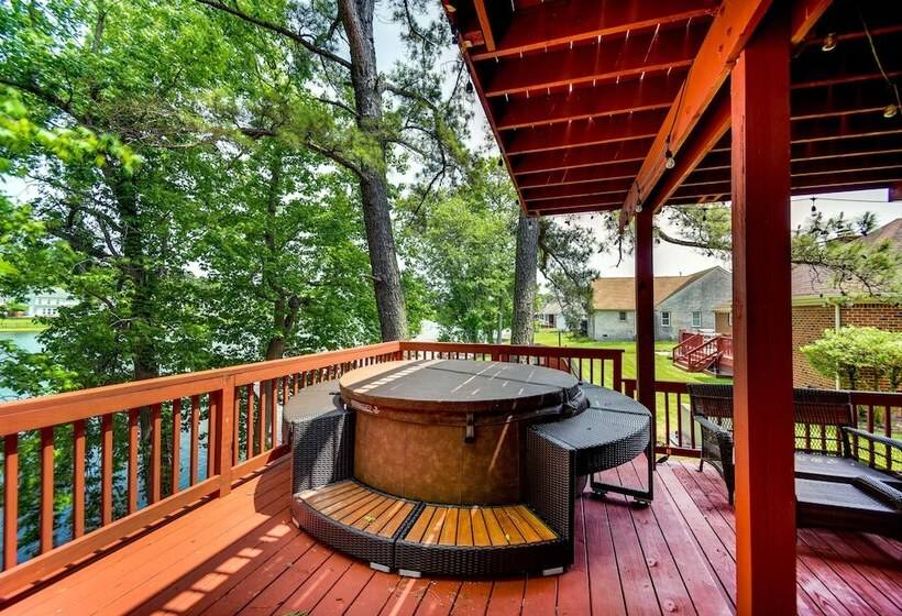 Lakefront Chesapeake Retreat W/ Hot Tub!