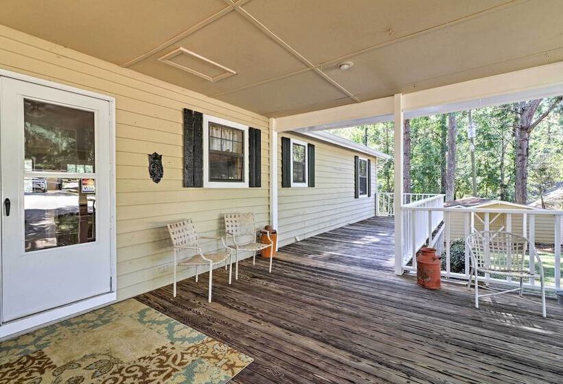 Lakefront Cottage W/ Private Hot Tub!