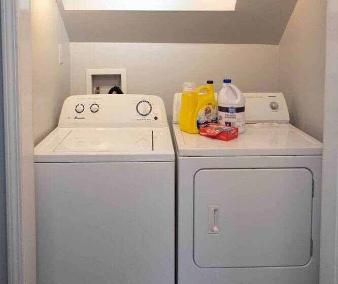 Lakefront Cottage W/ Private Hot Tub!